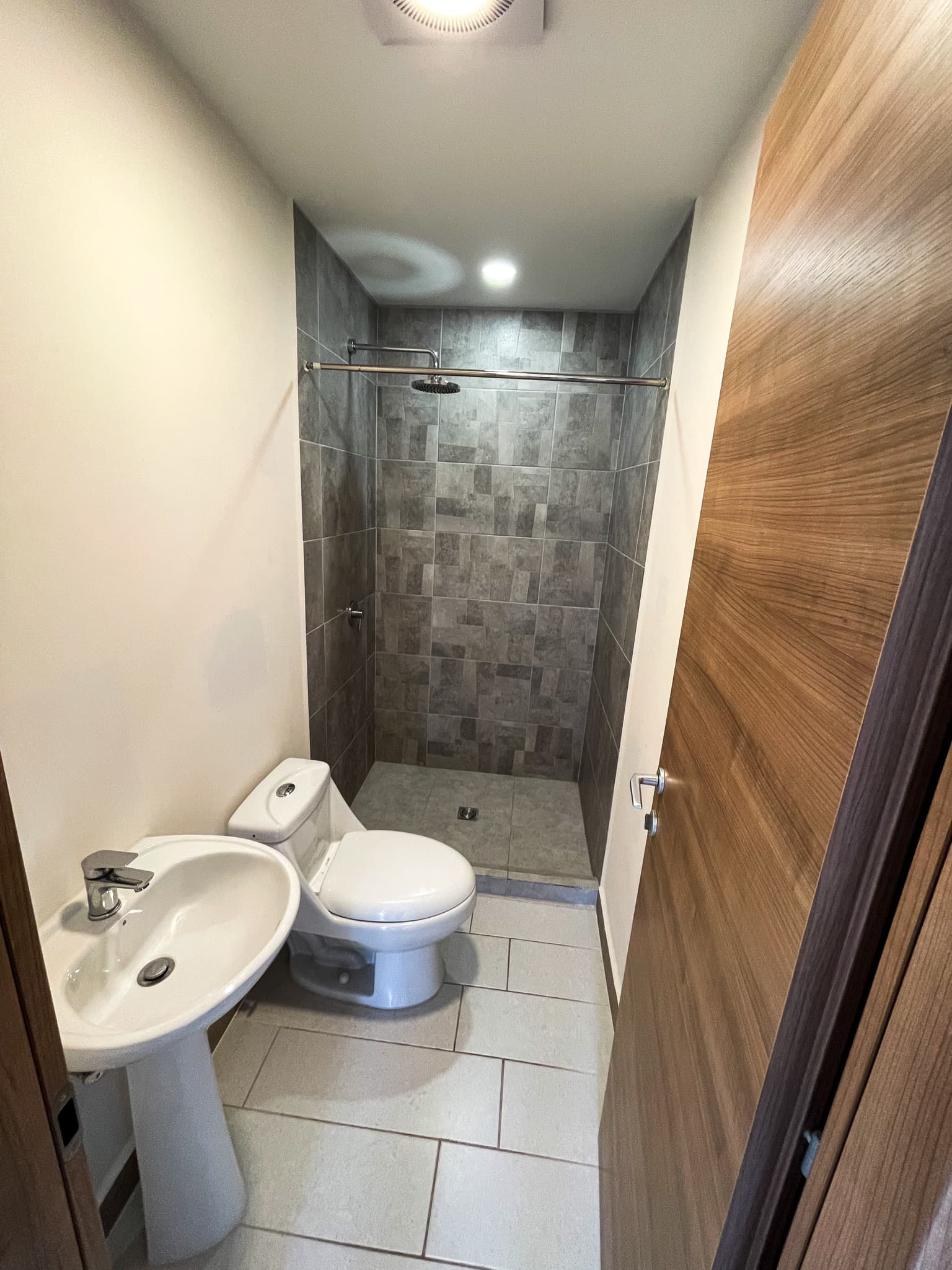Baño secundario con ducha